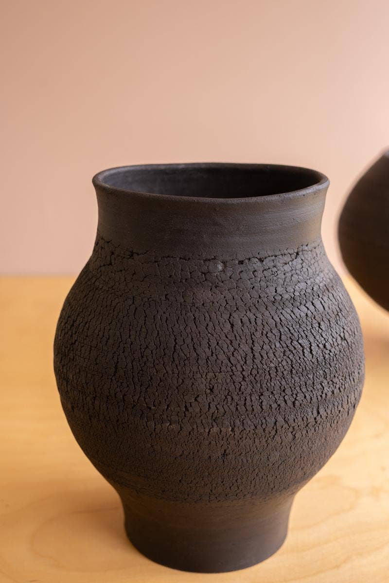 BLACK CLAY VASES WITH CRACKLE DETAIL