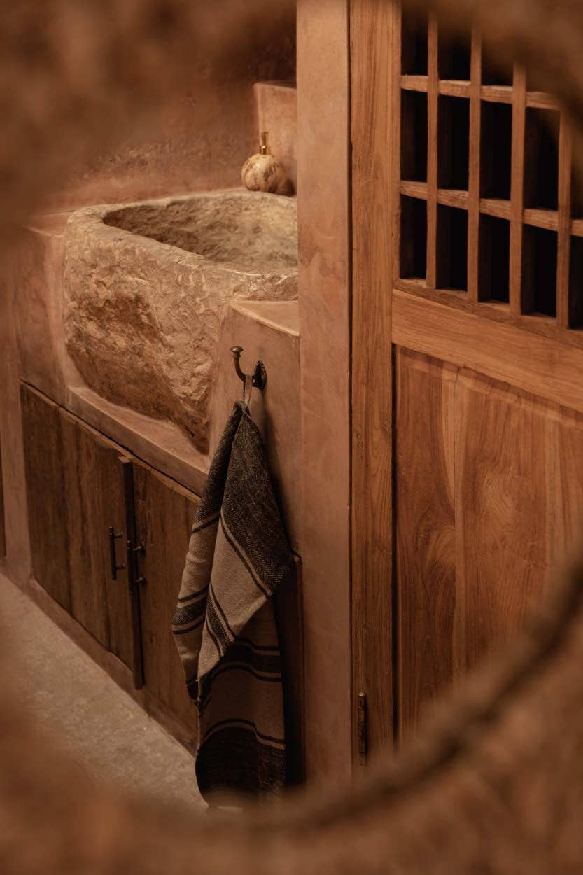 The Linen Smudge Kitchen Towel - Natural Black