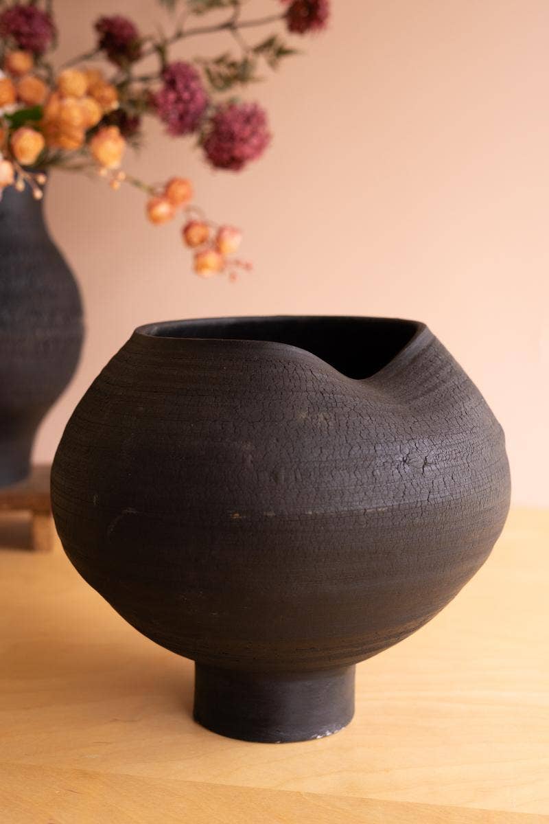 BLACK CLAY VASES WITH CRACKLE DETAIL