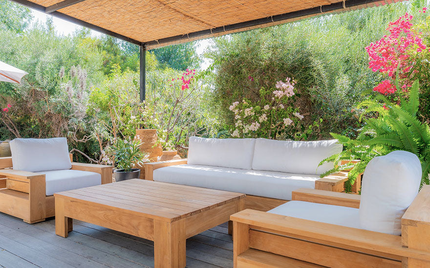 outdoor patio with plants and furniture